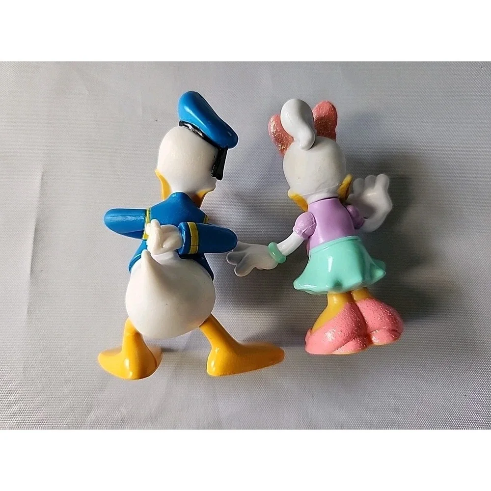Lot 6 Disney Figures Cake Toppers Minnie & Baby, Donald & Daffy Duck, Goofy +